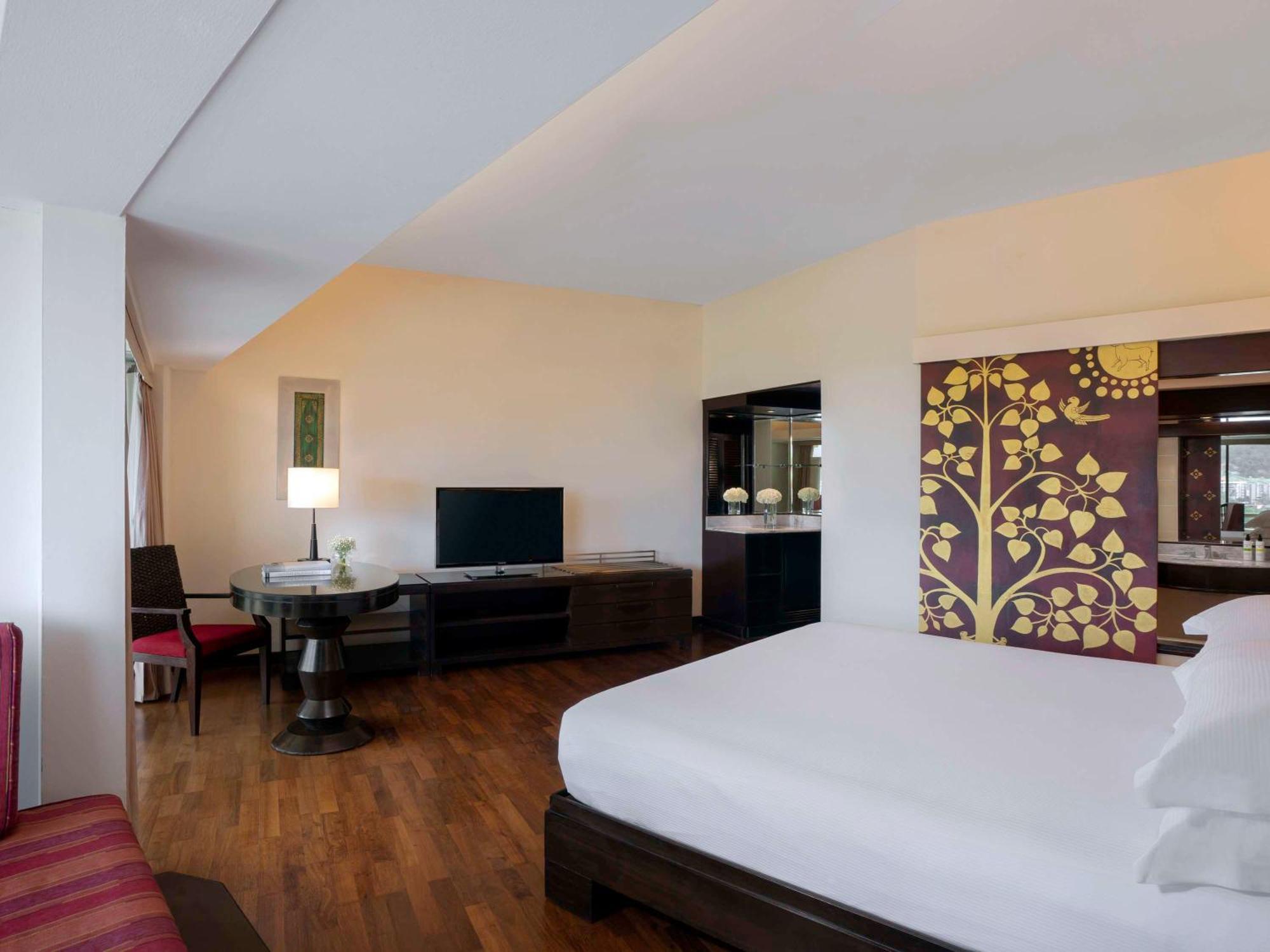普吉岛阿卡迪亚希尔顿水疗度假村 Karon 外观 照片 A room at the hotel
