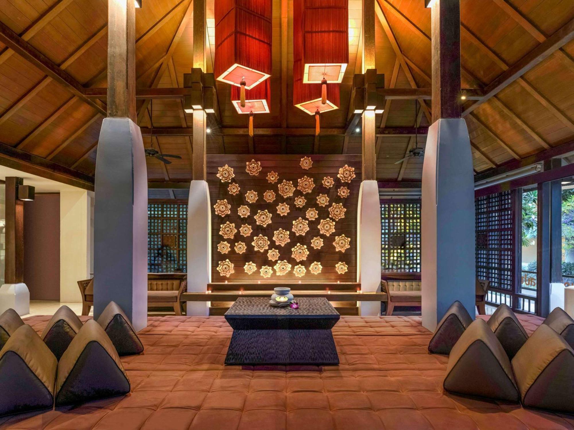 普吉岛阿卡迪亚希尔顿水疗度假村 Karon 外观 照片 The lobby of the hotel
