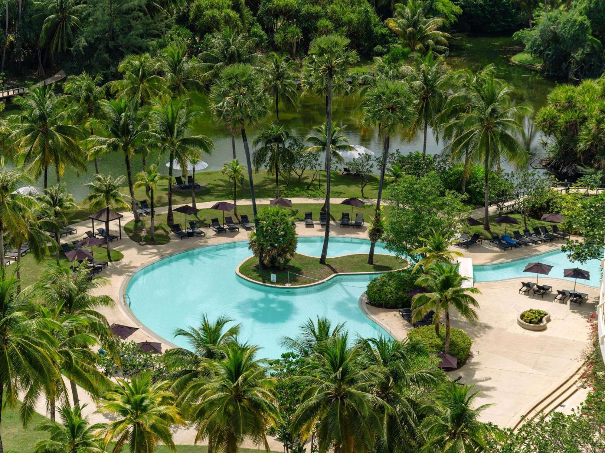 普吉岛阿卡迪亚希尔顿水疗度假村 Karon 外观 照片 The pool at the Shangri-La Hotel, Kuala Lumpur