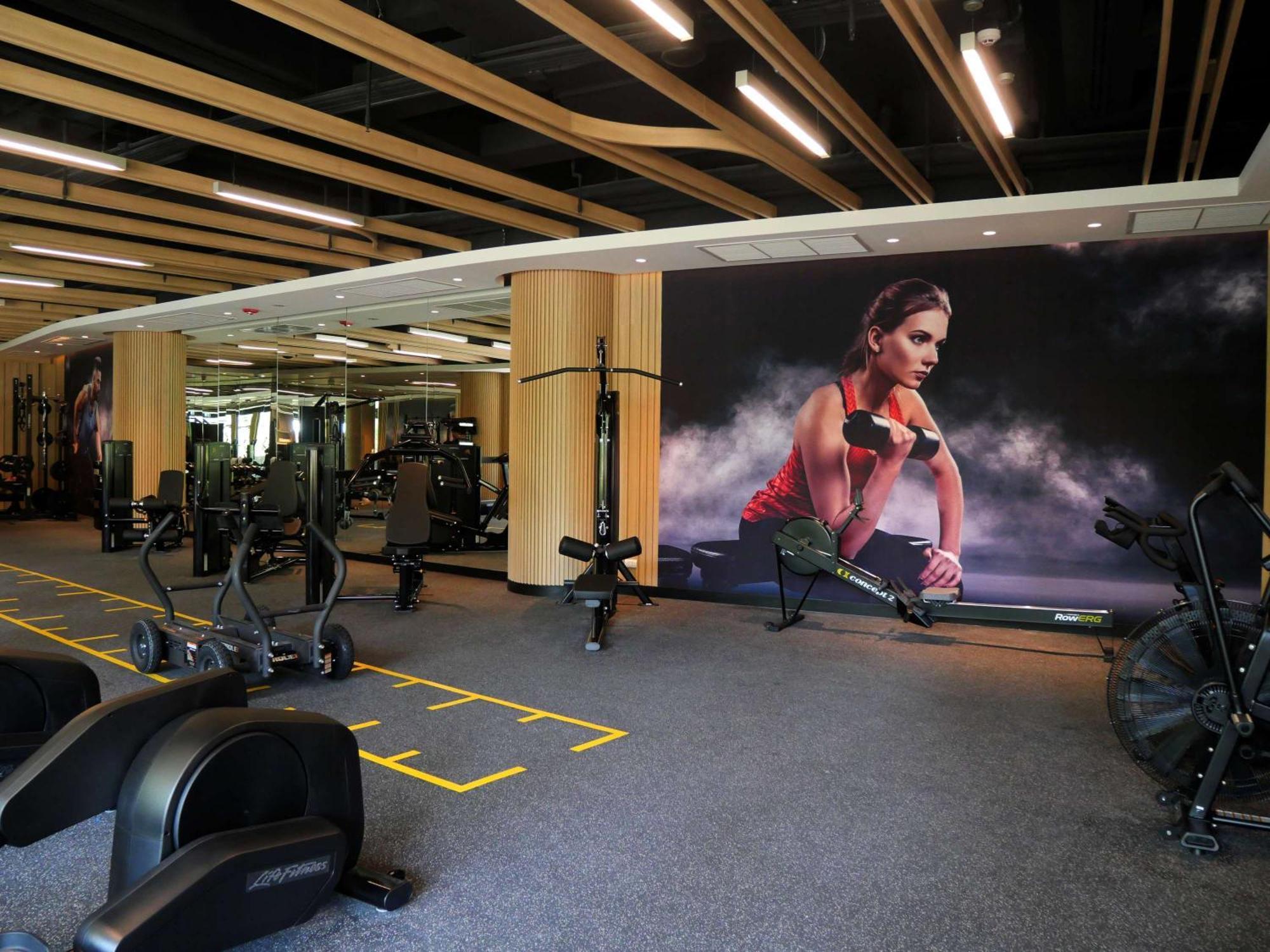 普吉岛阿卡迪亚希尔顿水疗度假村 Karon 外观 照片 The gym at the hotel
