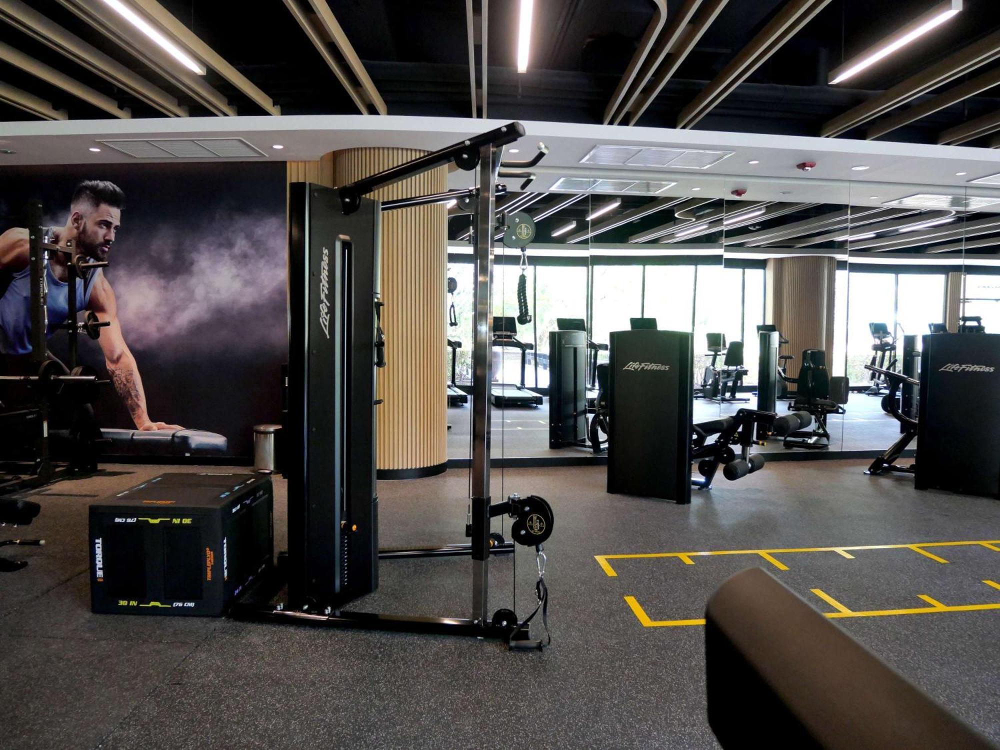 普吉岛阿卡迪亚希尔顿水疗度假村 Karon 外观 照片 The gym at the 2012 London Olympics