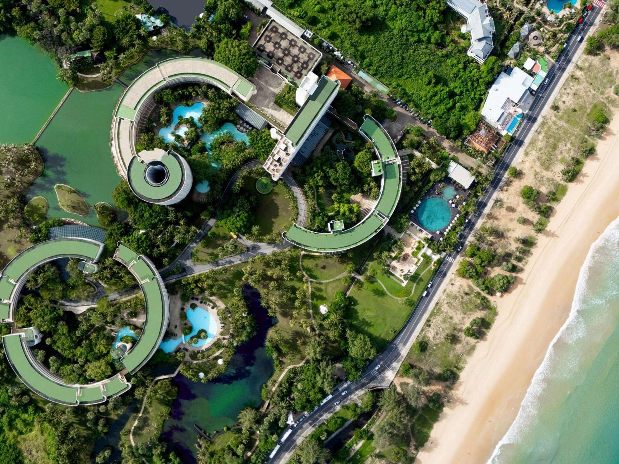 普吉岛阿卡迪亚希尔顿水疗度假村 Karon 外观 照片 Aerial view of the resort